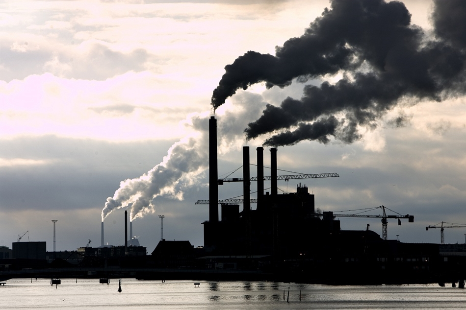  Csak Európában több mint 100 milliárd eurót költenek a légszennyezettség csökkentésére és a következtében fellépő betegségek gyógyítására. Az Avedoere erőmű, Avedoere Holme-ban, Koppenhágától délre.