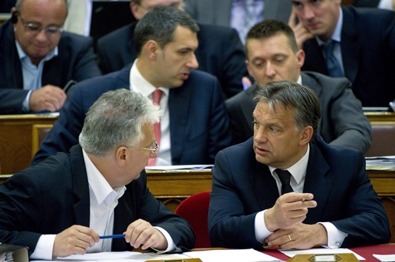 Orbán szerint nincsenek oligarchák a NER-ben, Ángyán szerint vannak